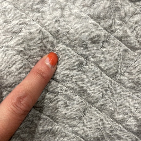 Grey quilted crew neck Patagonia sweat shirt in size large. - Picture 4 of 7